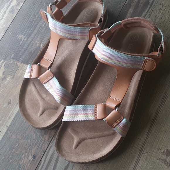 Like New Girls Sandles - Picture 1 of 4